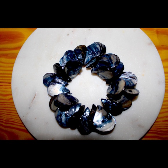 Blue Shell Bracelet - Picture 3 of 3